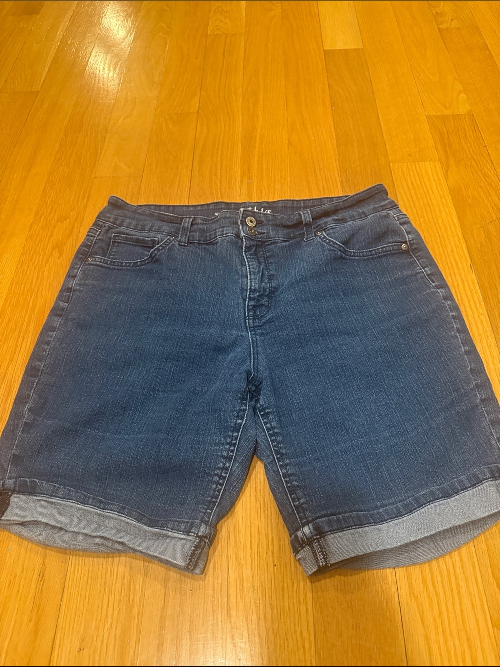 Style & co women’s cuff jean shorts size 12.